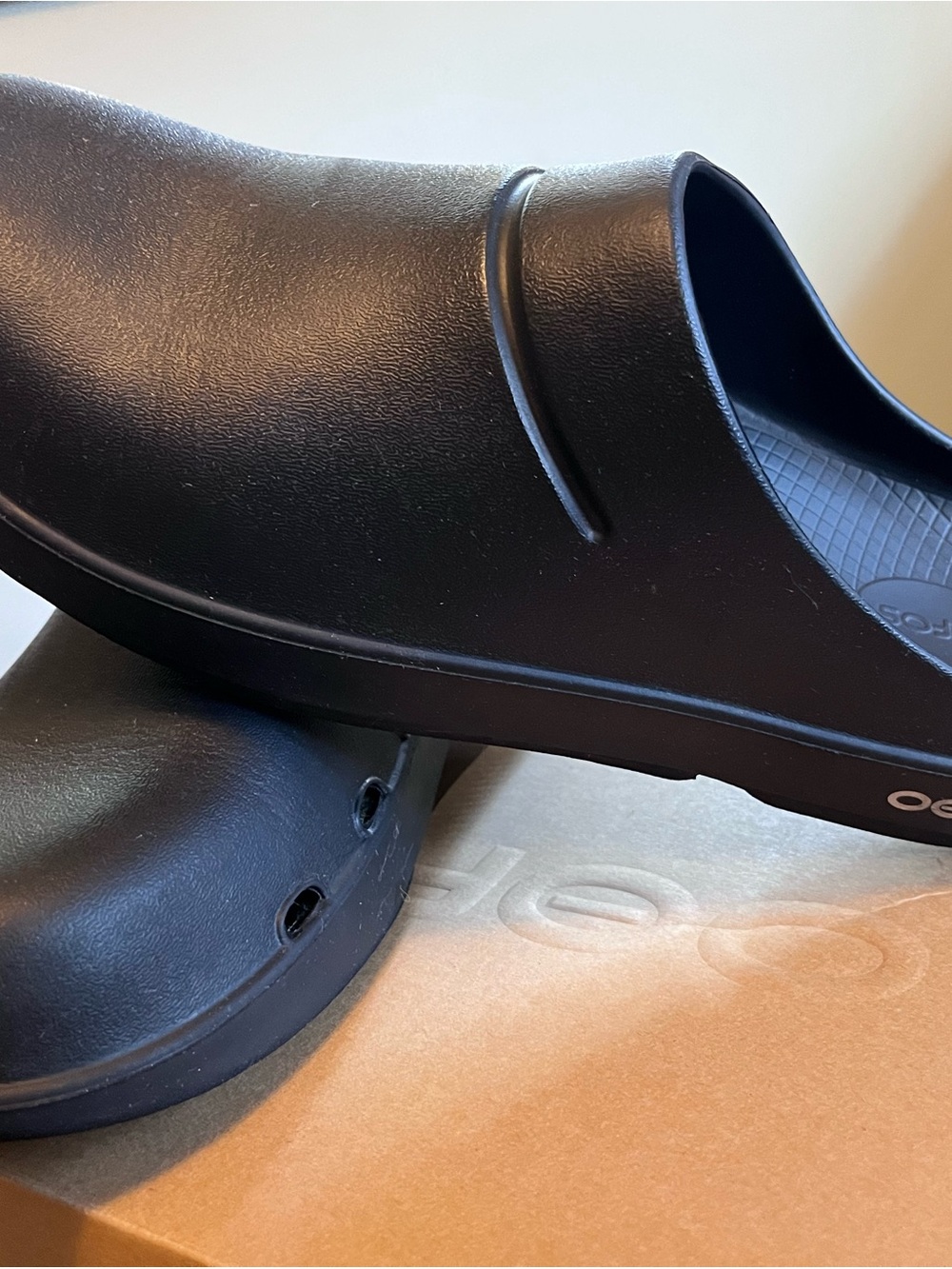 OOFOS Men’s Black Slip-On Foam clogs